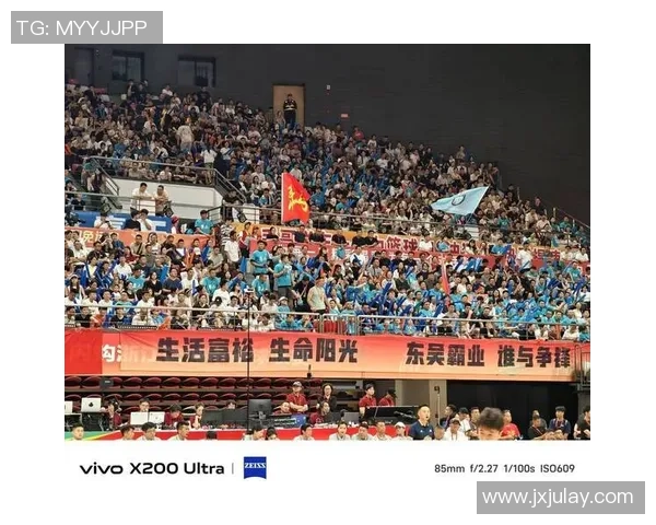 杭州足球队的崛起与挑战揭秘球迷热情与球队状态的深度分析 杭州足球队的崛起与挑战揭秘球迷热情与球队状态的深度分析