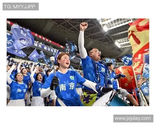 南京足球队配合引发热议球迷对战术选择和球员默契提出质疑 南京足球队配合引发热议球迷对战术选择和球员默契提出质疑