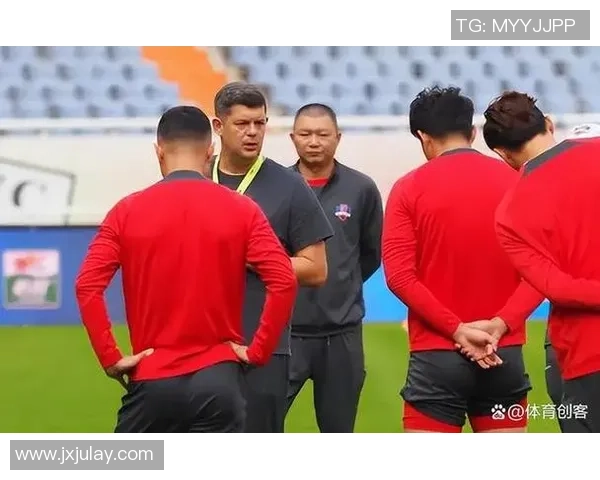 足球明星背后的故事与心声揭示他们的梦想与挑战 足球明星背后的故事与心声揭示他们的梦想与挑战