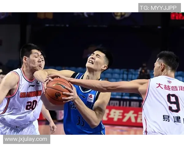 重庆篮球队区域防守分析:优劣势及改进方向探讨 重庆篮球队区域防守分析:优劣势及改进方向探讨